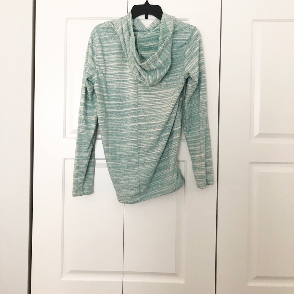 Gap pull over - Picture 2 of 2
